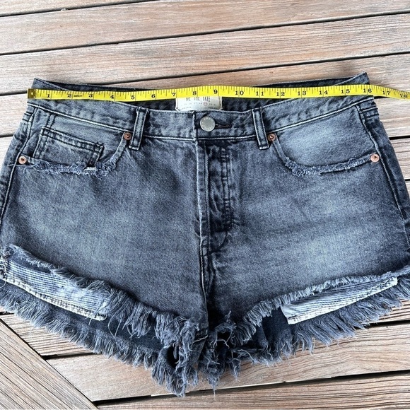 We The Free Loving Good Vibrations Distressed Frayed Shorts Size 29 Washed Black - Picture 12 of 12